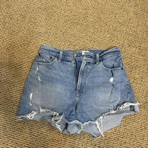 Abercrombie 4” mom short high rise curve love
